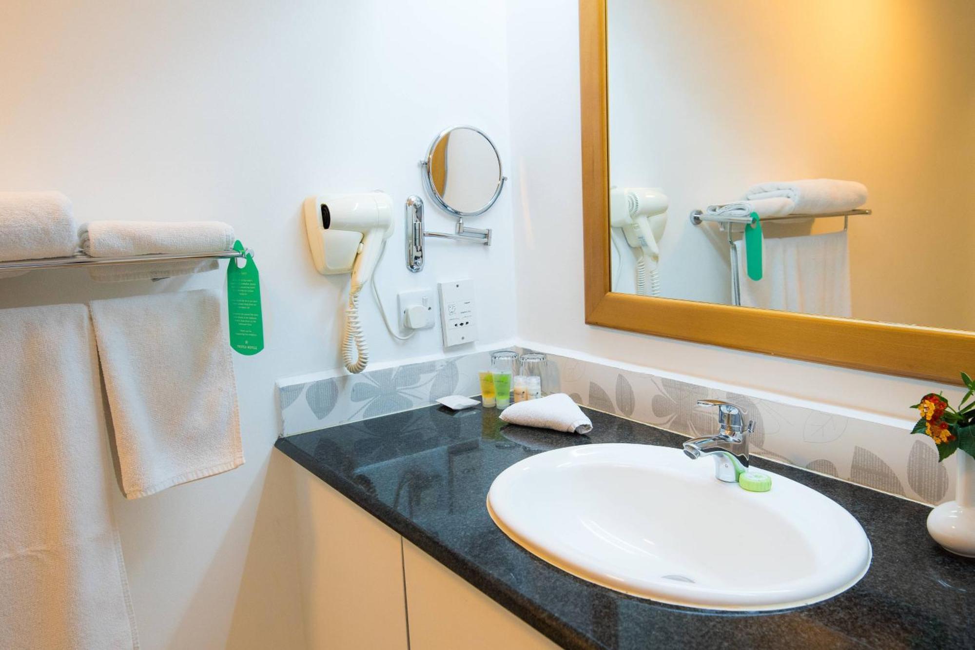 Protea Hotel By Marriott Dar Es Salaam Oyster Bay Dış mekan fotoğraf